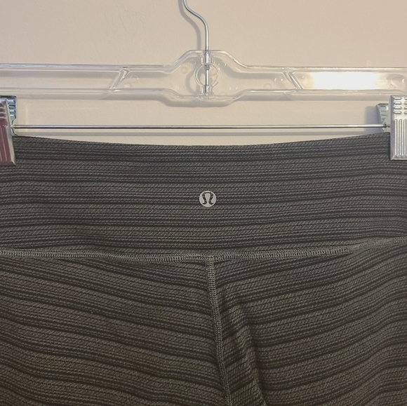 Lululemon | Women's Gray & Black Striped Wunder Under Crop Leggings (Size 6) - Picture 6 of 11